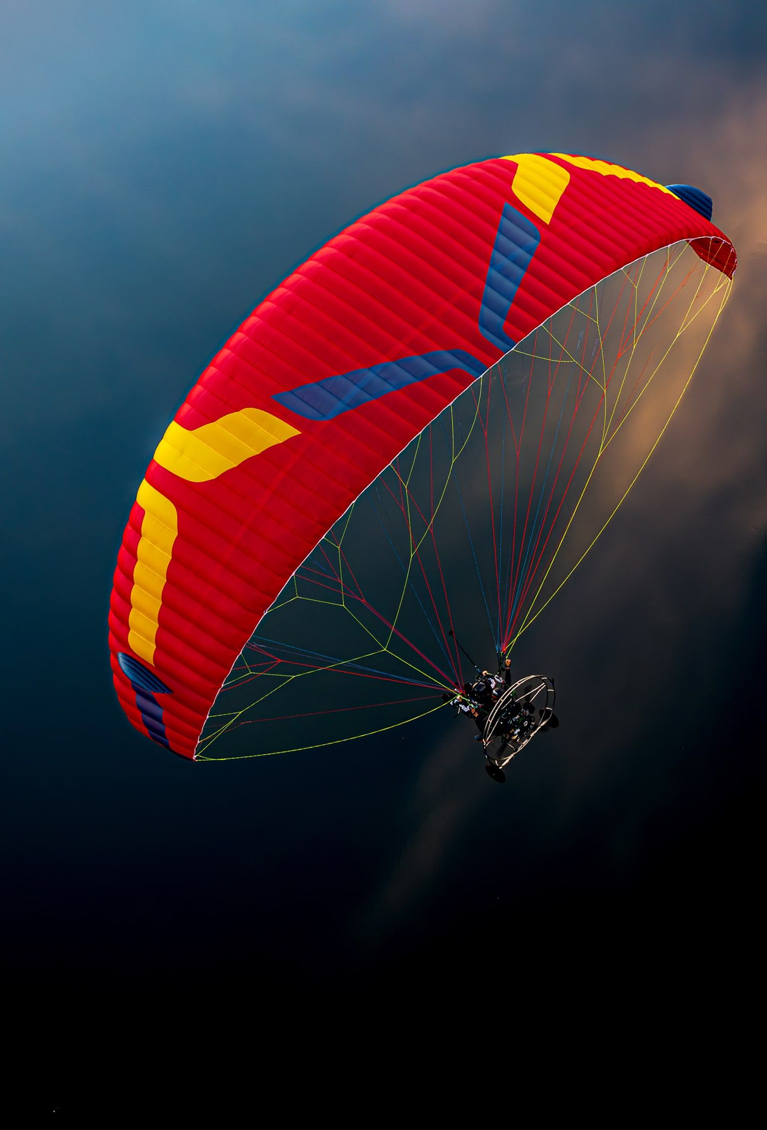 Ozone MagMaxX tandem trike wing on approach