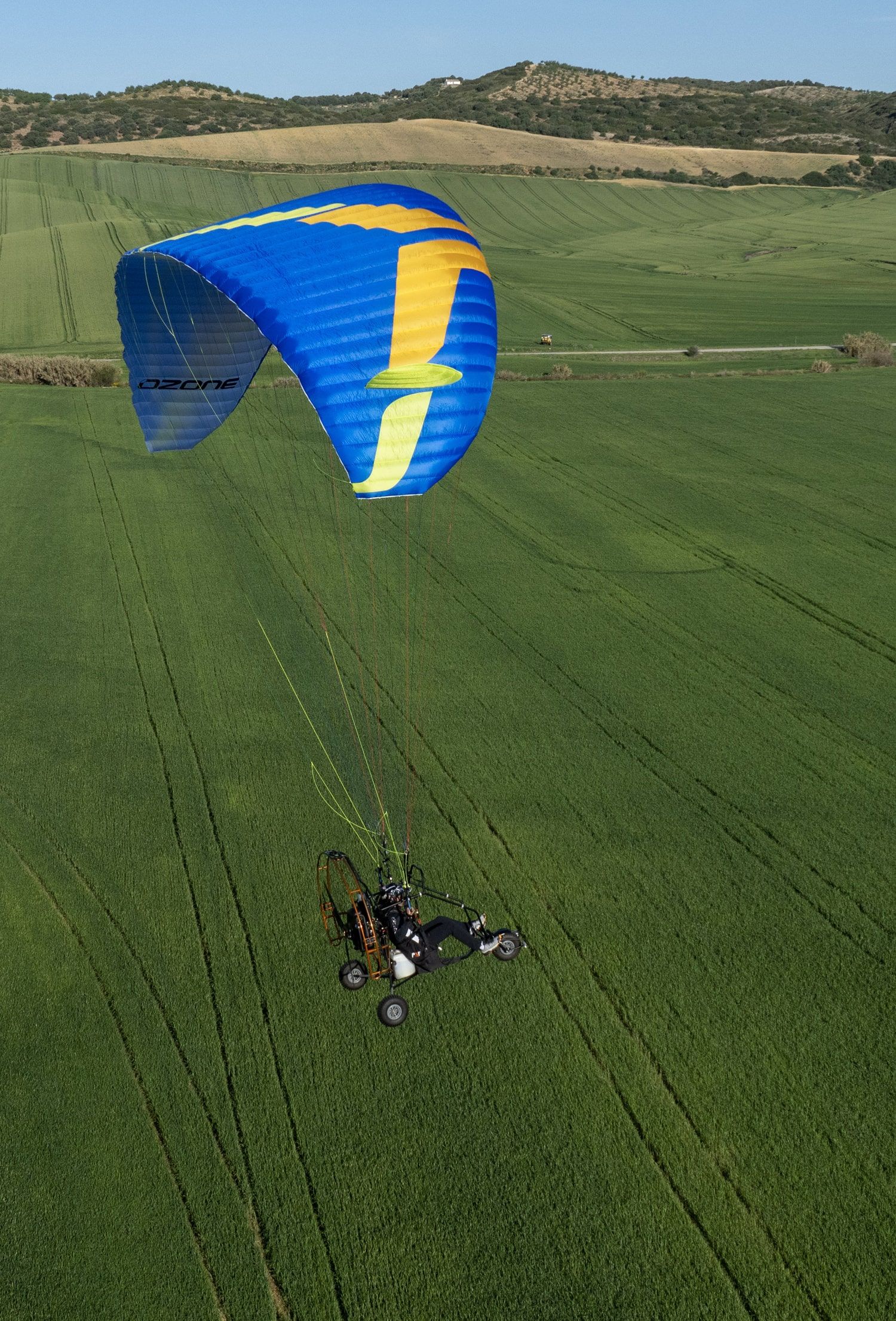 Ozone RoadMax trike wing in level cruise