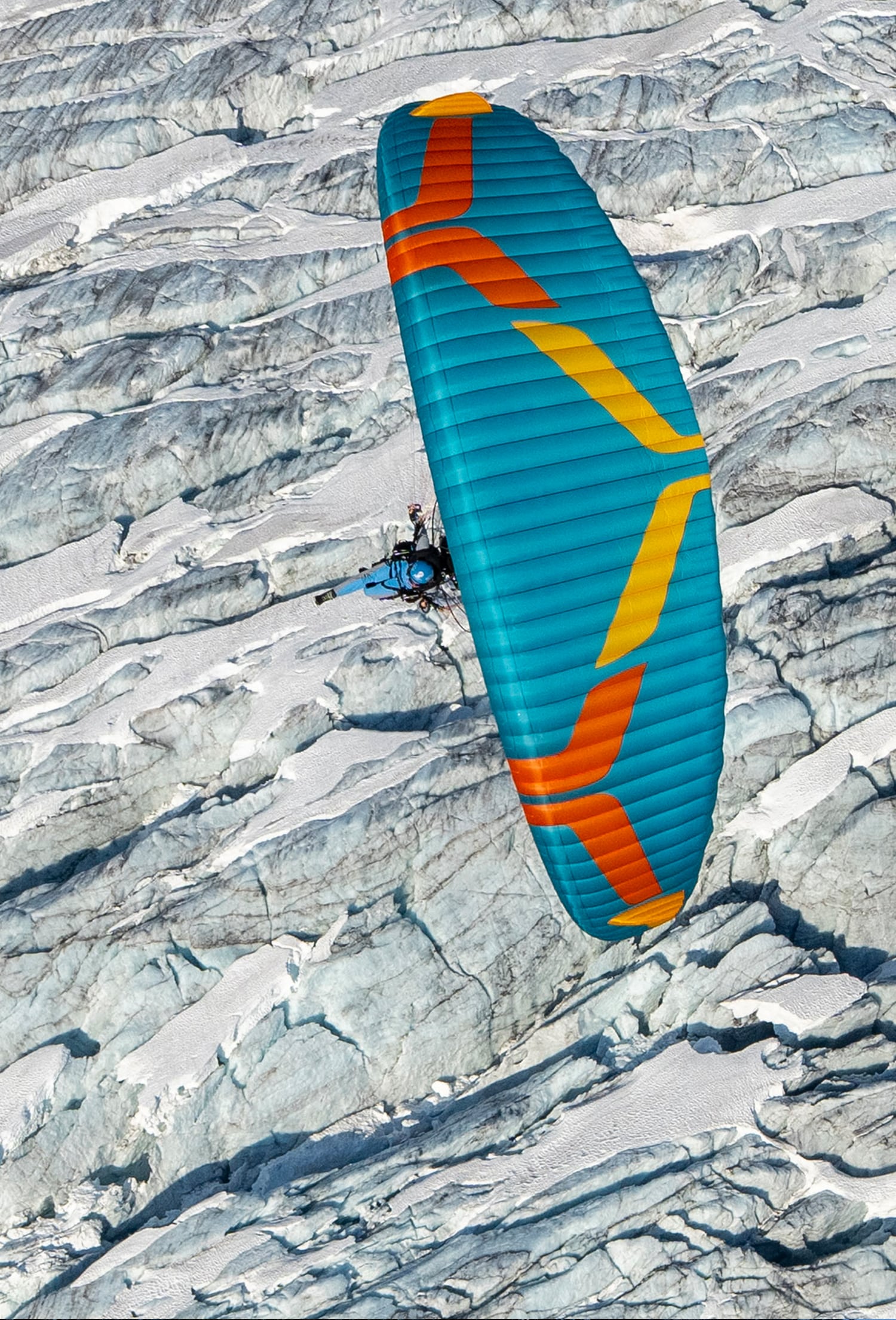 Ozone Spyder 4 lightweight wing inflating in light wind