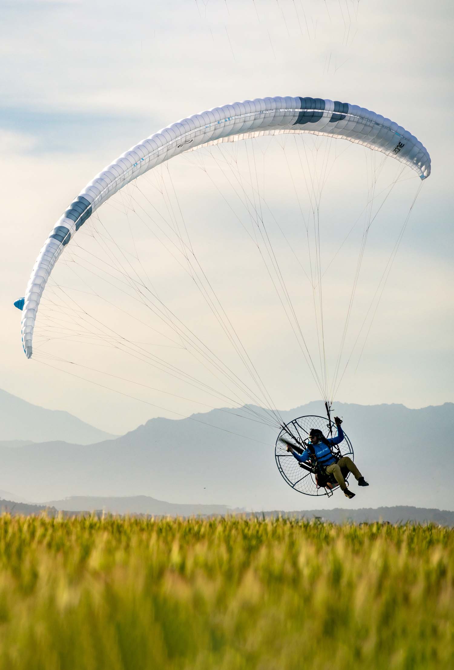 Ozone Viper 6 competition wing carving under power